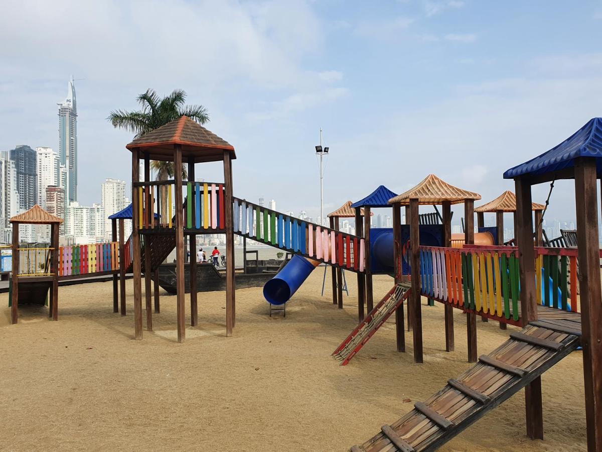 Apartamento Lindo Apto Novinho, Predio Frente Mar Balneário Camboriú